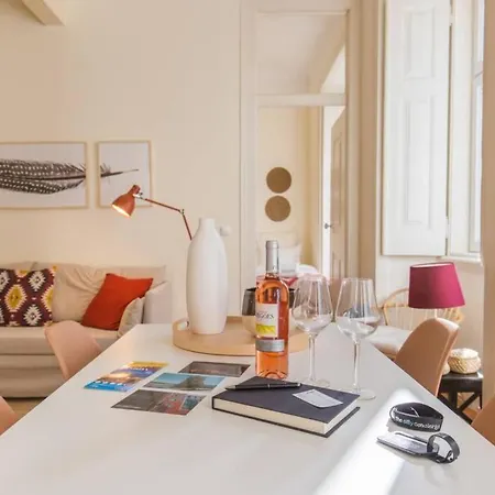 135 B - Alfama Renovated Charming Historic Flat Near Baixa * リスボン
