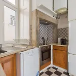135 B - Alfama Renovated Charming Historic Flat Near Baixa Appartamento *