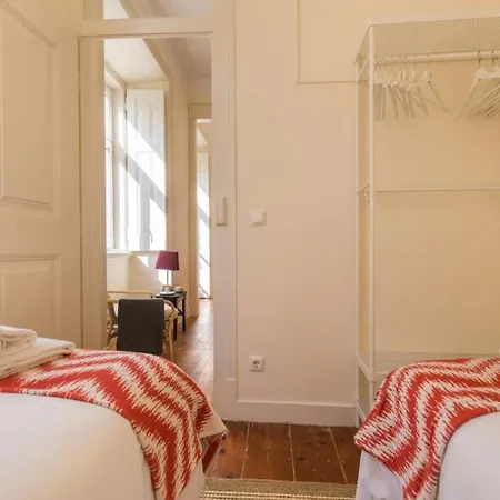 135 B - Alfama Renovated Charming Historic Flat Near Baixa דירה ליסבון