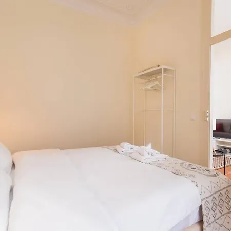 דירה 135 B - Alfama Renovated Charming Historic Flat Near Baixa ליסבון