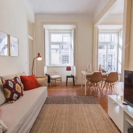135 B - Alfama Renovated Charming Historic Flat Near Baixa ליסבון