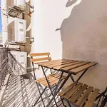 135 B - Alfama Renovated Charming Historic Flat Near Baixa * Lisboa