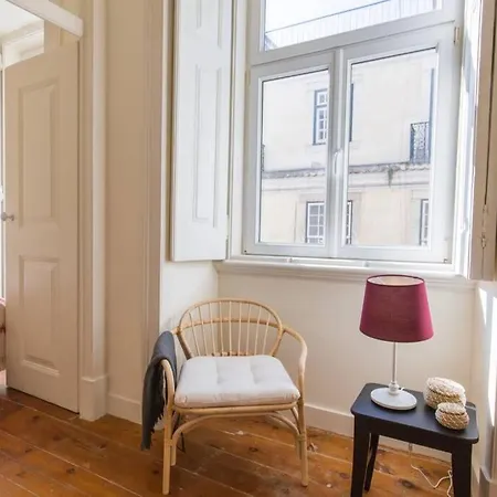 135 B - Alfama Renovated Charming Historic Flat Near Baixa