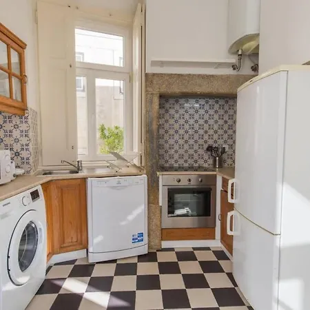 135 B - Alfama Renovated Charming Historic Flat Near Baixa * Lisboa