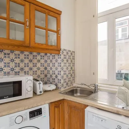 135 B - Alfama Renovated Charming Historic Flat Near Baixa