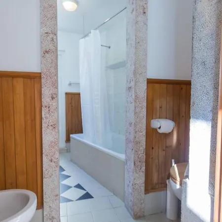 135 B - Alfama Renovated Charming Historic Flat Near Baixa * Lisboa