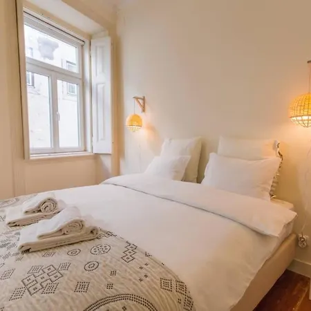 135 B - Alfama Renovated Charming Historic Flat Near Baixa リスボン