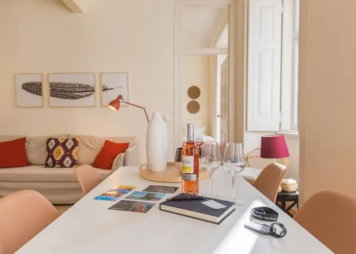 135 B - Alfama Renovated Charming Historic Flat Near Baixa * Lisboa