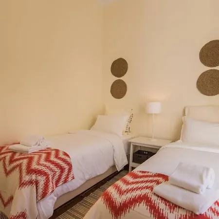 135 B - Alfama Renovated Charming Historic Flat Near Baixa 公寓 *