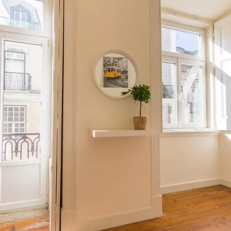 Alfama Renovated Charming Historic Flat Near Baixa *